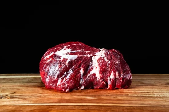 Ensemble de viandes crues classiques et alternatives, steaks de boeuf de veau - chateau mignon, t-bonnet, tomahawk, striploin, filet, filet de boeuf, steak de new york
